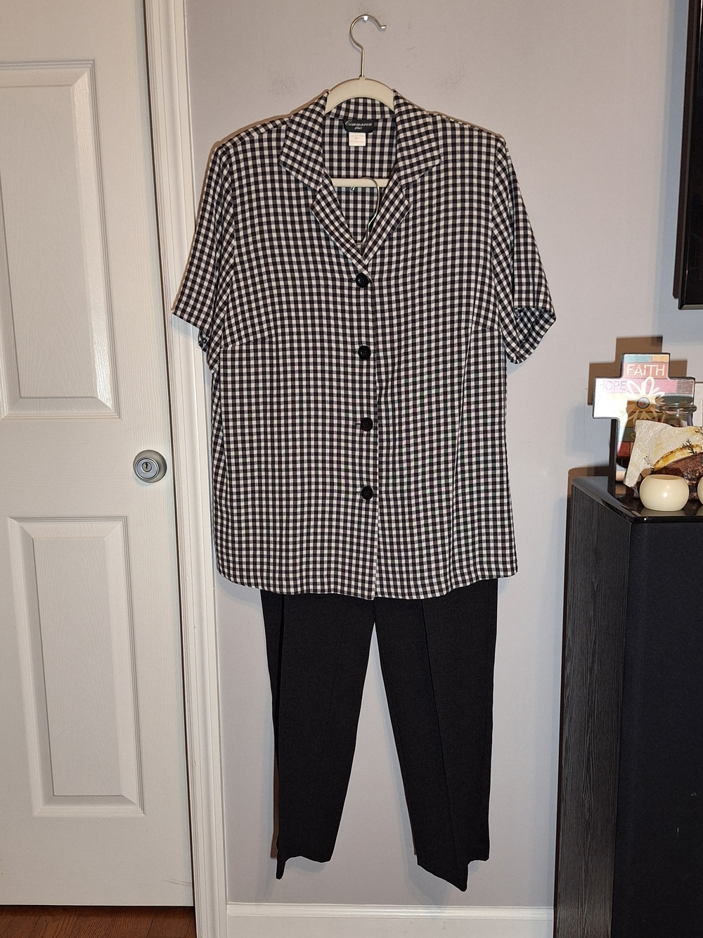 Cimmaron Plus Black Gingham Short-Sleeve Top & Black Pull On Pants With Pockets